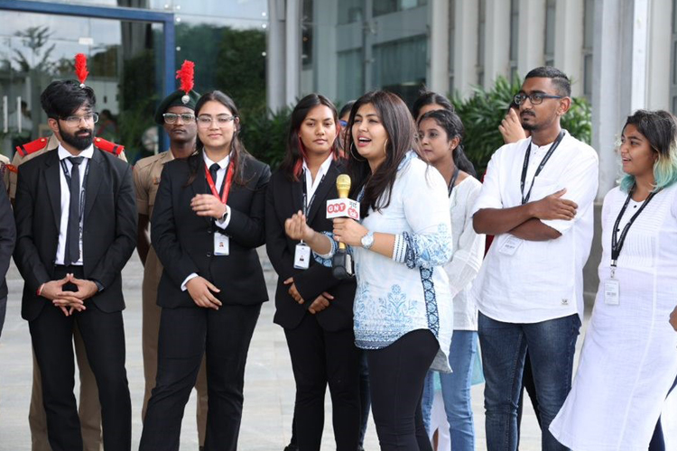 Students with Nabila Jamal - News Anchor - India Today on 8th May