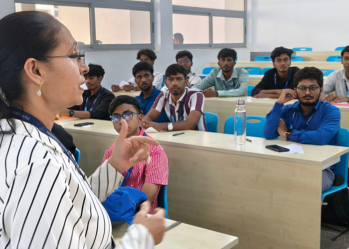 “The Art of Unmute” Workshop Empowers Students’ Communication Skills